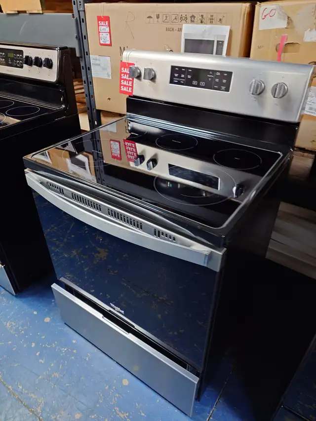 Whirlpool '30' Stainless Steel Freestanding Electric Range - Photo 3