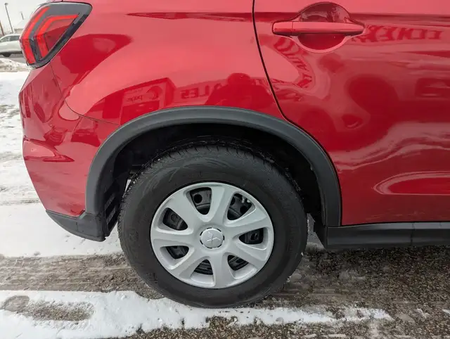 2022 Mitsubishi RVR ES ALL WHEEL DRIVE/GREAT WARRANTY! - Photo 5