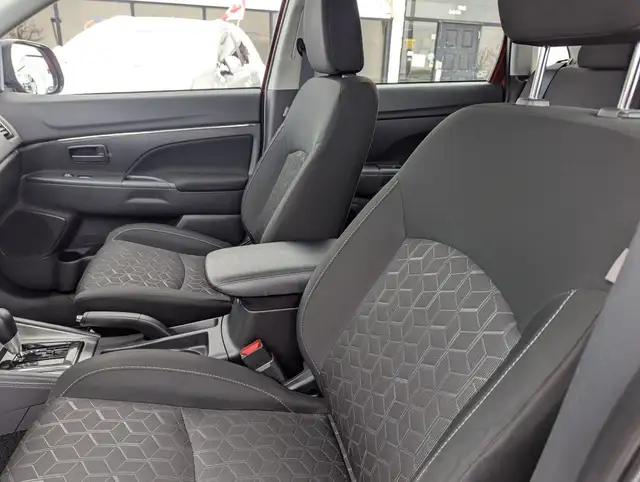 2022 Mitsubishi RVR ES ALL WHEEL DRIVE/GREAT WARRANTY! - Photo 9