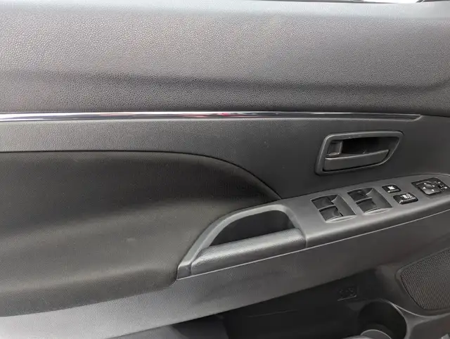 2022 Mitsubishi RVR ES ALL WHEEL DRIVE/GREAT WARRANTY! - Photo 12