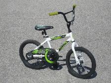 BOY'S SIZE 16' MOVELO RUSH MOUNTAIN BIKE FIRST $45.00 FIRM!