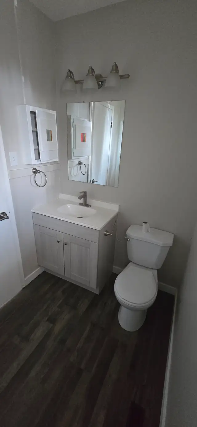 2 bedroom   den, upstairs balcony unit - Photo 4