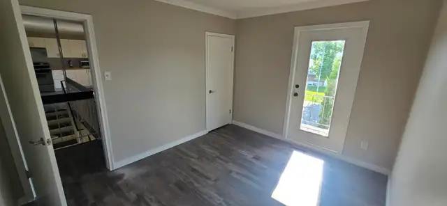 2 bedroom   den, upstairs balcony unit - Photo 6