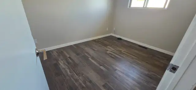 2 bedroom   den, upstairs balcony unit - Photo 8