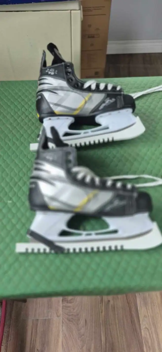 Hockey Skates - Photo 2
