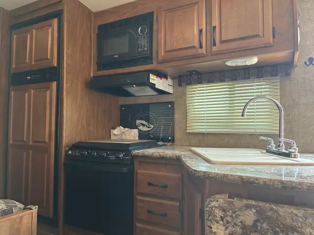 26RLS Creekside 2017 Travel Trailer - Photo 4