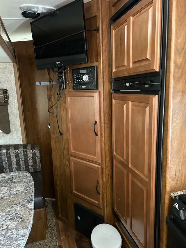 26RLS Creekside 2017 Travel Trailer - Photo 5