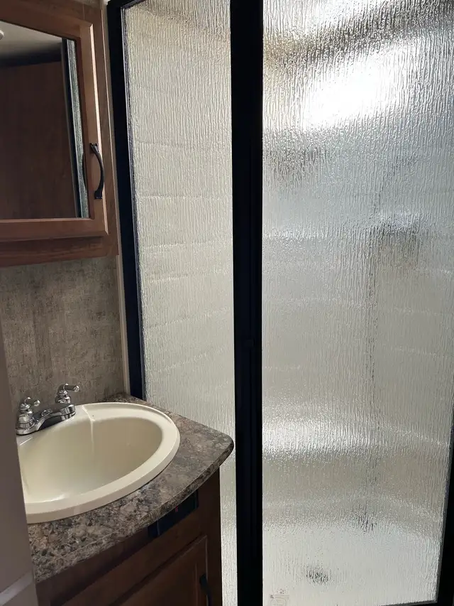 26RLS Creekside 2017 Travel Trailer - Photo 9