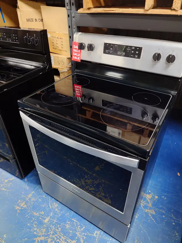 Whirlpool '30' Stainless Steel Freestanding Electric Range - Photo 3