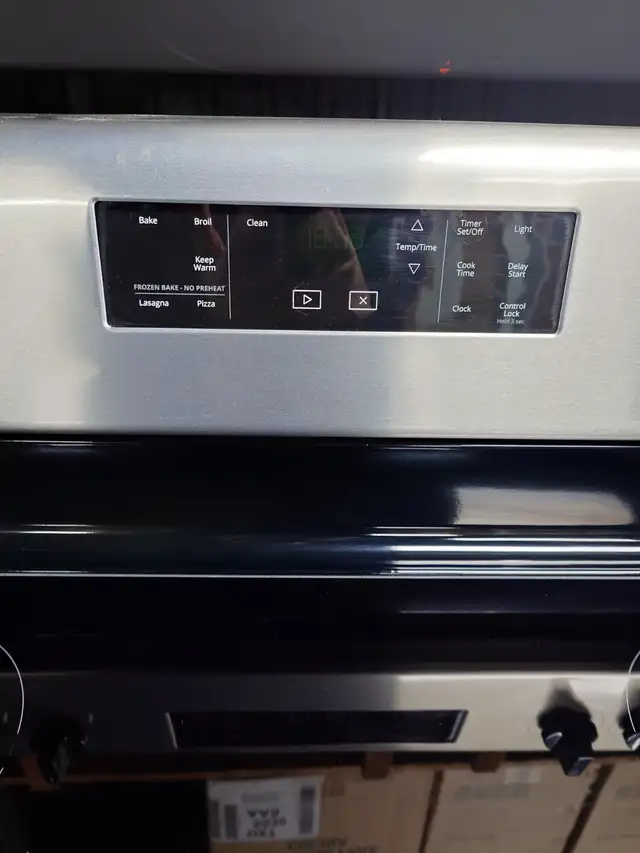 Whirlpool '30' Stainless Steel Freestanding Electric Range - Photo 5