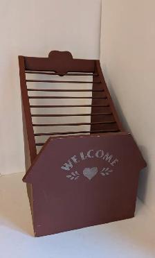 Rustic Magazine / Book Rack – "Welcome" with heart design