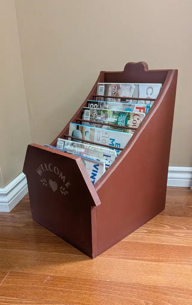 Rustic Magazine / Book Rack – "Welcome" with heart design - Photo 4