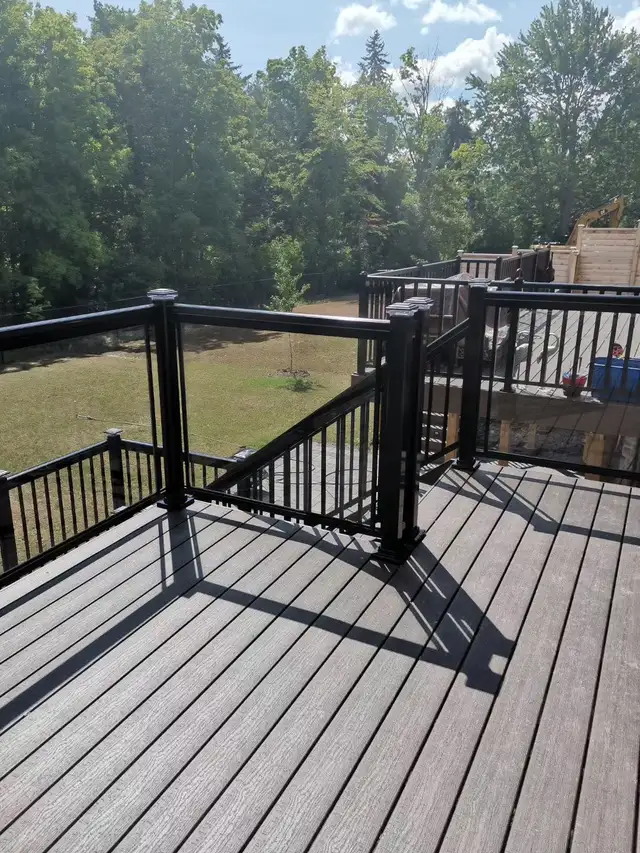 Professional on composite decks - Photo 5