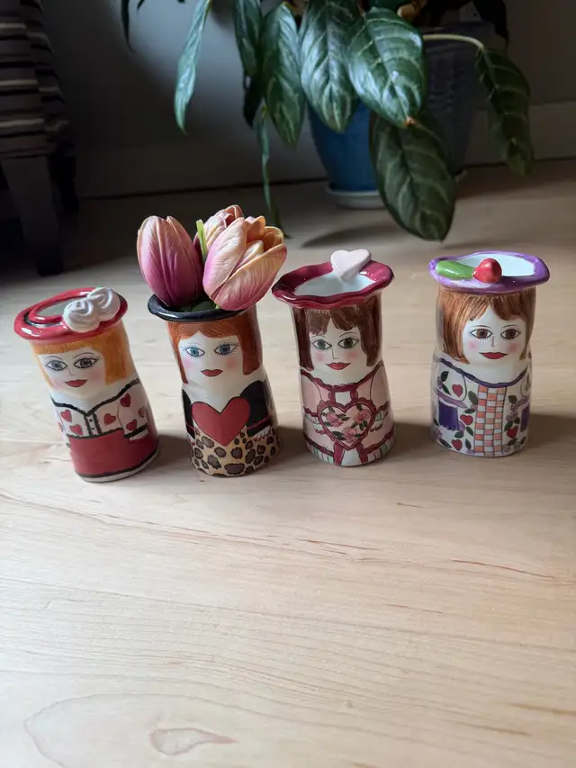 Bella Casa by Ganz collectible vases
