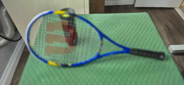 professional Wilson tennis racquet.Hardly used. - Photo 2