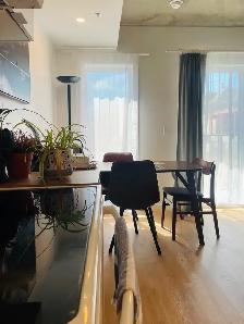 3 1/2 neufs, tout meublés, balcon, terrasse, stationnement int. - Photo 2