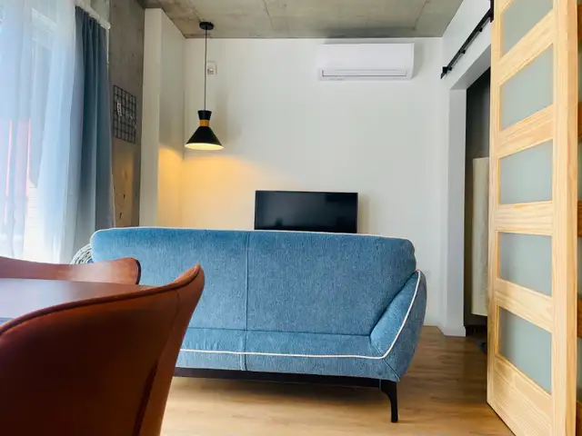 3 1/2 neufs, tout meublés, balcon, terrasse, stationnement int. - Photo 4