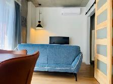 3 1/2 neufs, tout meublés, balcon, terrasse, stationnement int. - Photo 4