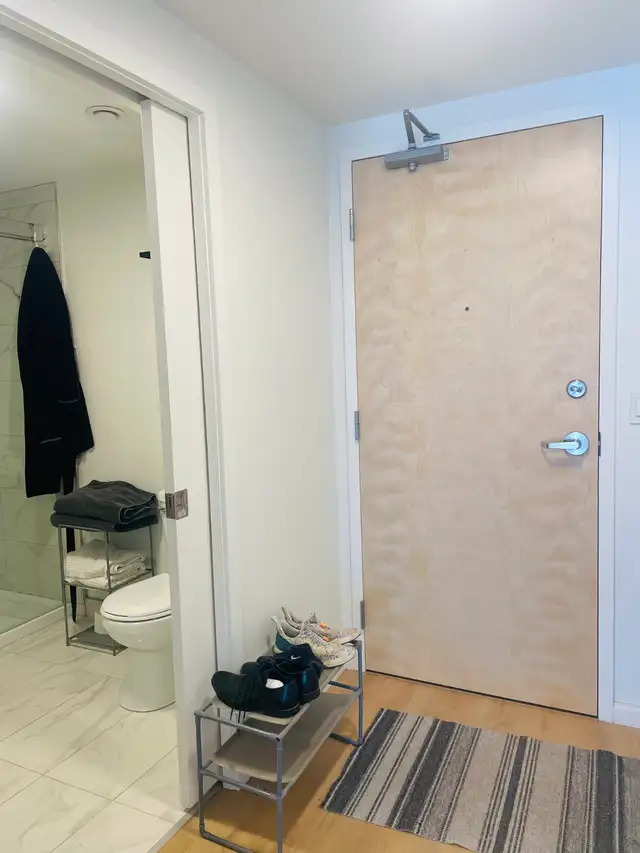 3 1/2 neufs, tout meublés, balcon, terrasse, stationnement int. - Photo 7