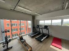 3 1/2 neufs, tout meublés, balcon, terrasse, stationnement int. - Photo 10