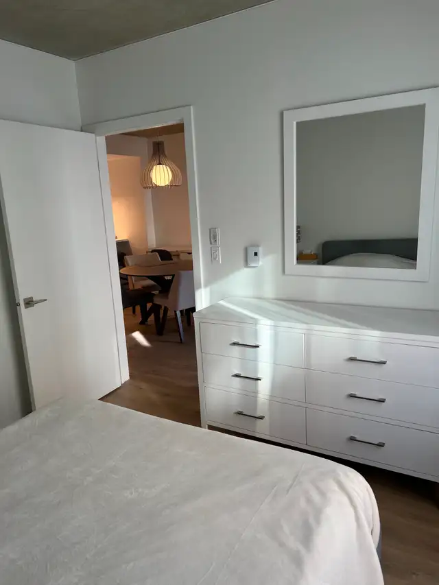 3 1/2 neuf, semi-meublé, gym, balcon, terrasse,stationnement int - Photo 7