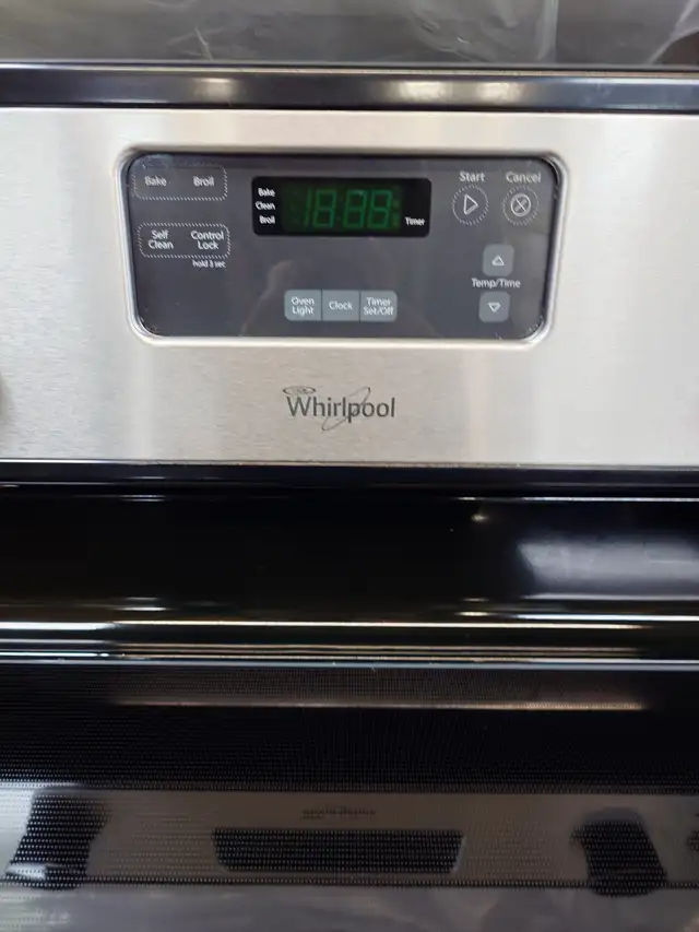 Whirlpool '30' Stainless Steel Freestanding Electric Range - Photo 5