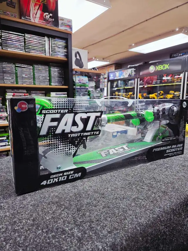 Trotinette bleu rouge et vert