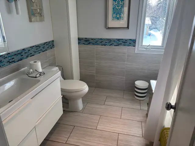 Room for rent/Chambre a louer in a large home - Photo 8