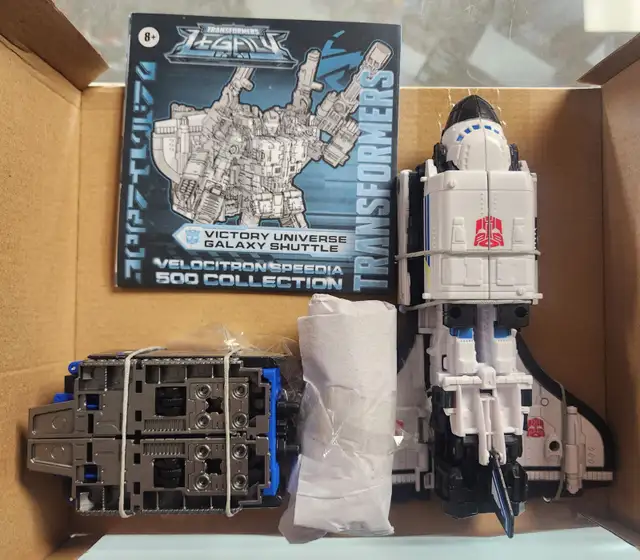 TOMY Transformers Legacy Velocitron Speedia 500 Brand New - Photo 3