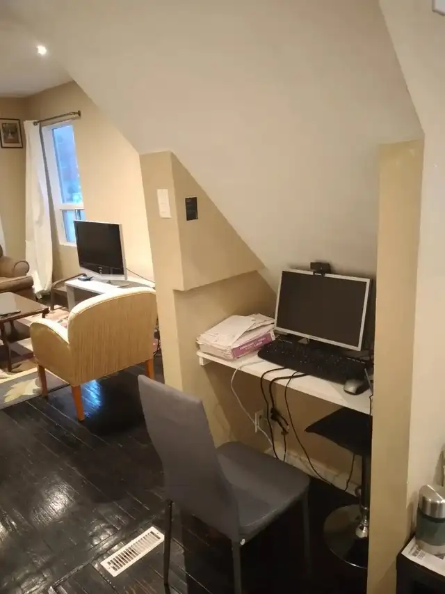 2BR   Den: Full House for Rent - Photo 4