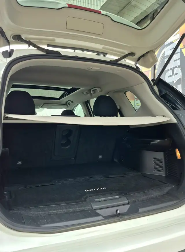 2016 Nissan Rogue SV | AWD | Back up camera | Panoramic sunroof - Photo 5
