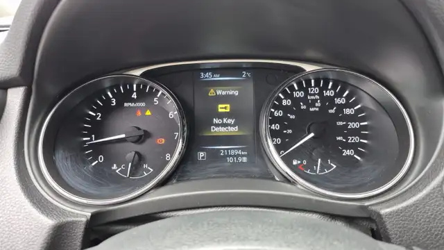 2016 Nissan Rogue SV | AWD | Back up camera | Panoramic sunroof - Photo 10