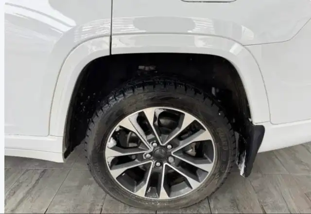 2021 Jeep Grand Cherokee Overland V8 - Photo 3