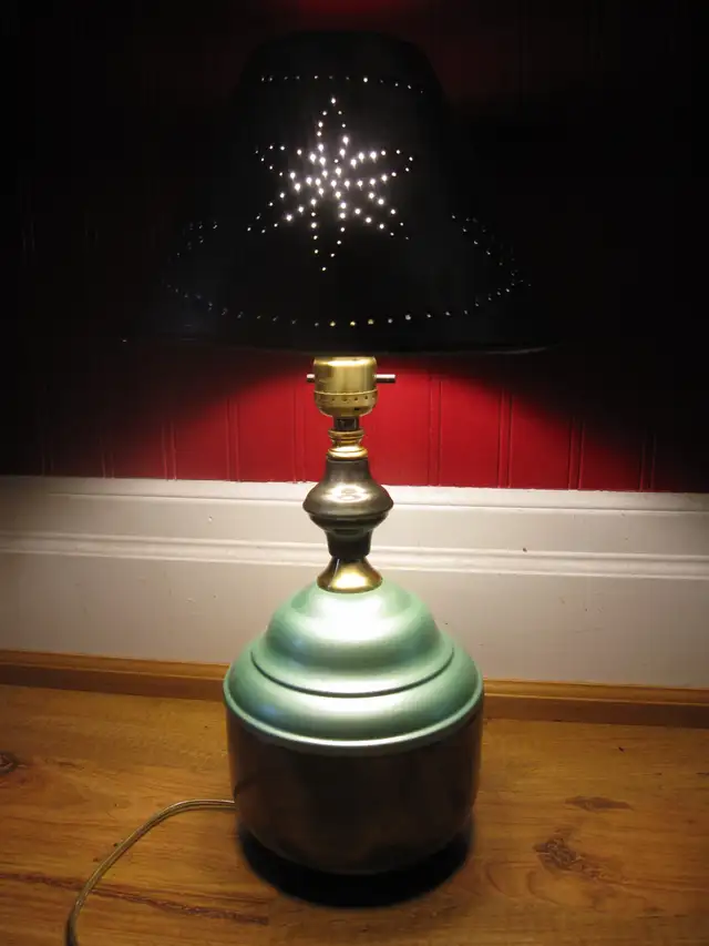 OLD VINTAGE HANDMADE TIN LAMP SHADE DESK LAMP - Photo 2