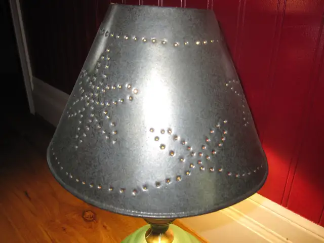 OLD VINTAGE HANDMADE TIN LAMP SHADE DESK LAMP - Photo 3