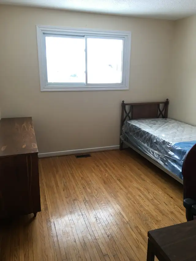 Niagara College student House - Photo 3