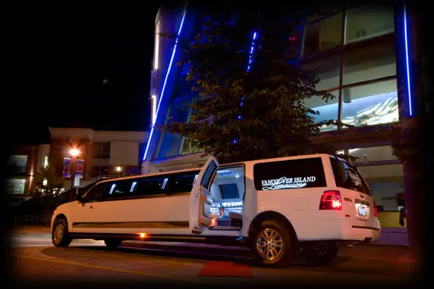 MISSISSAUGA LIMO BRAMPTON LIMOUSINE-WEDDING PROM 416-407-7355 - Photo 7