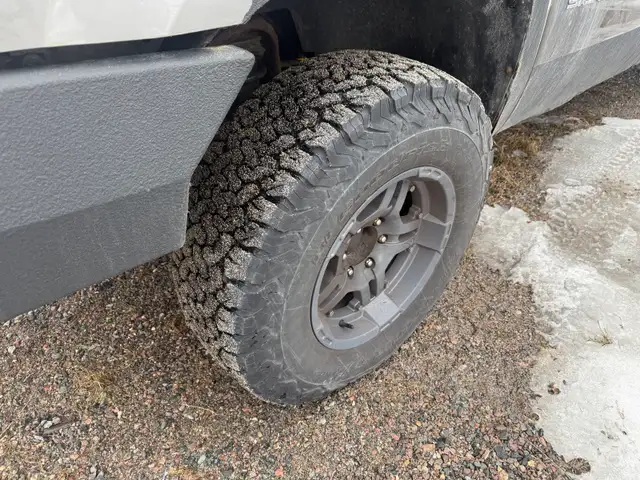 2012 GMC Sierra - Photo 2