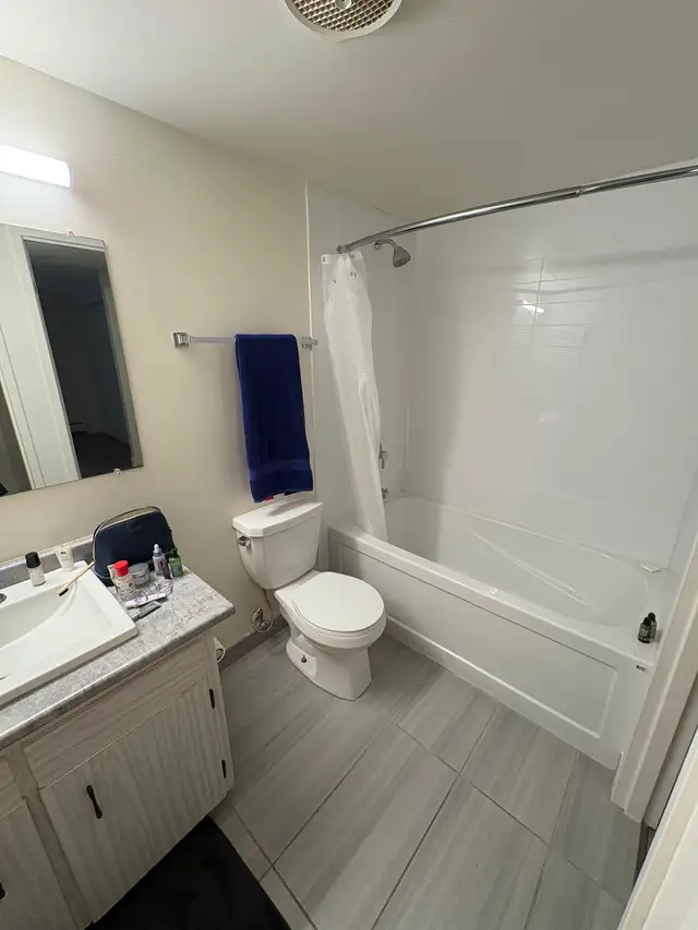 Available Immediately, Penthouse Apartments close to the river! - Photo 10