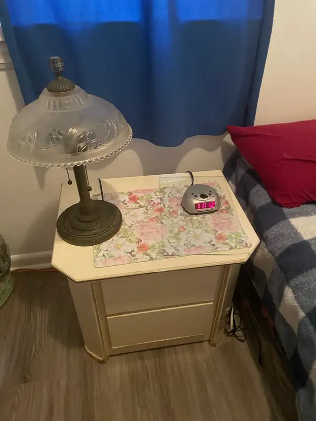 NICE CLEAN ROOM FOR RENT - Photo 2