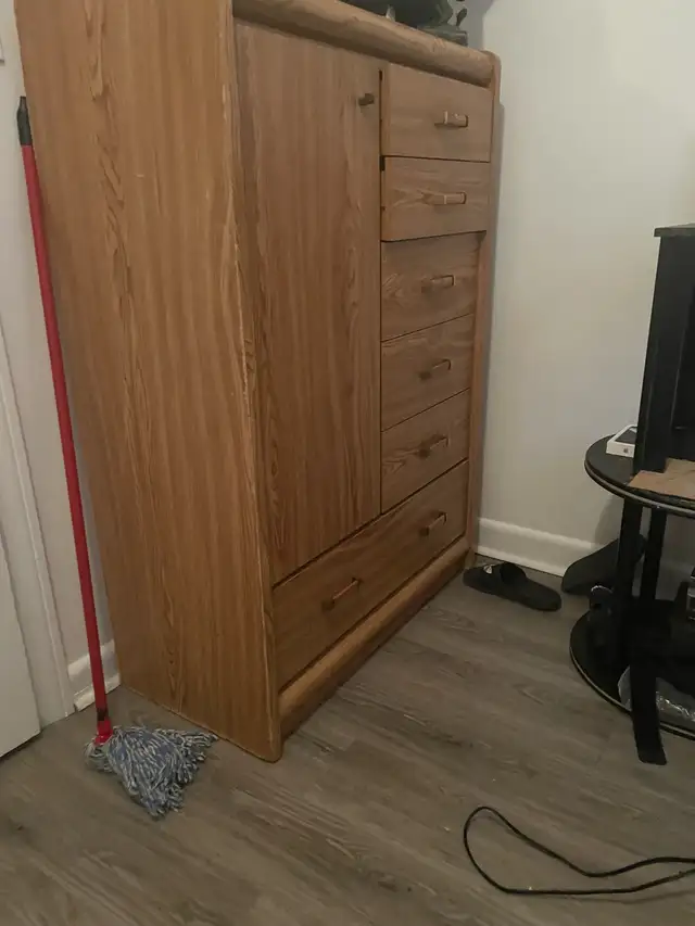 NICE CLEAN ROOM FOR RENT - Photo 3