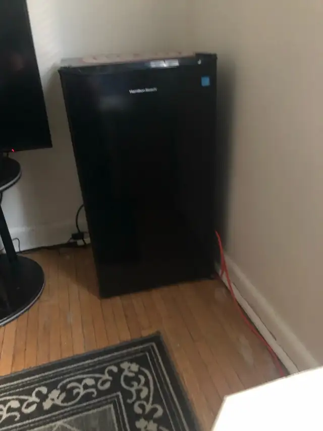 NICE CLEAN ROOM FOR RENT - Photo 6