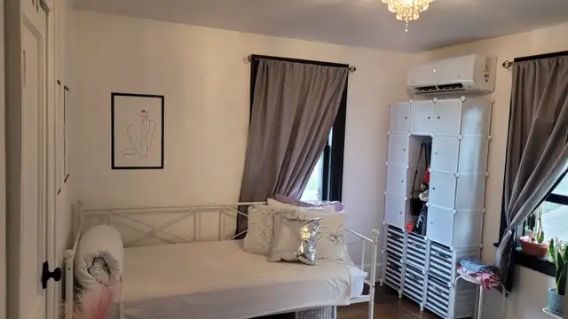 ★ Private room available April 1 in Walkerville/Riverside ★