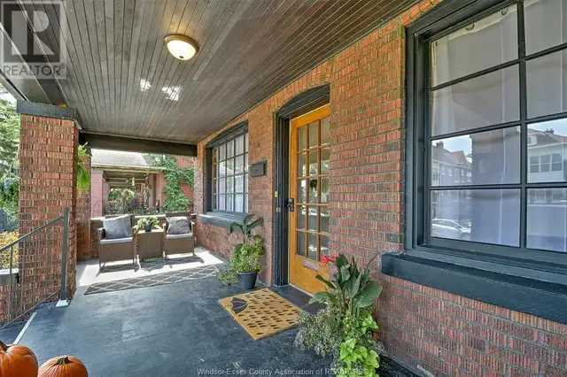 ★ Private room available April 1 in Walkerville/Riverside ★ - Photo 6