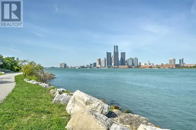 ★ Private room available April 1 in Walkerville/Riverside ★ - Photo 10