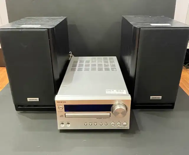 ONKYO CR-315 W/REMOTE AND SPEAKERS