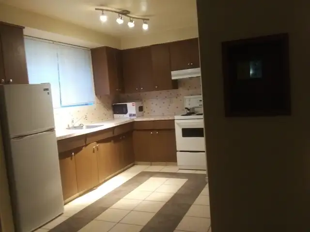 One Bedroom near Kingsway Mall, Downtown Edmonton - Photo 2