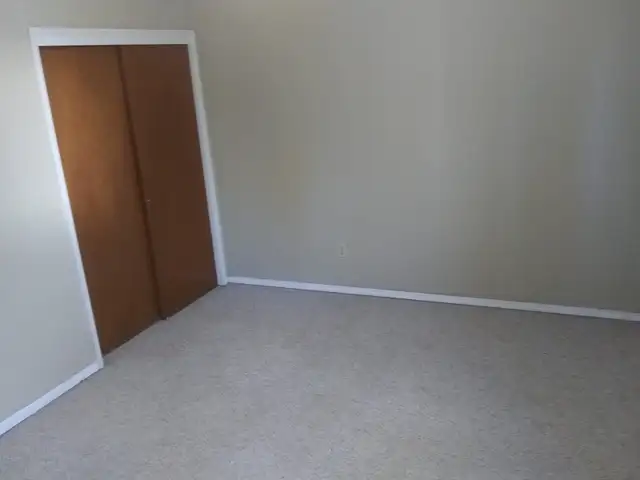 One Bedroom near Kingsway Mall, Downtown Edmonton - Photo 3