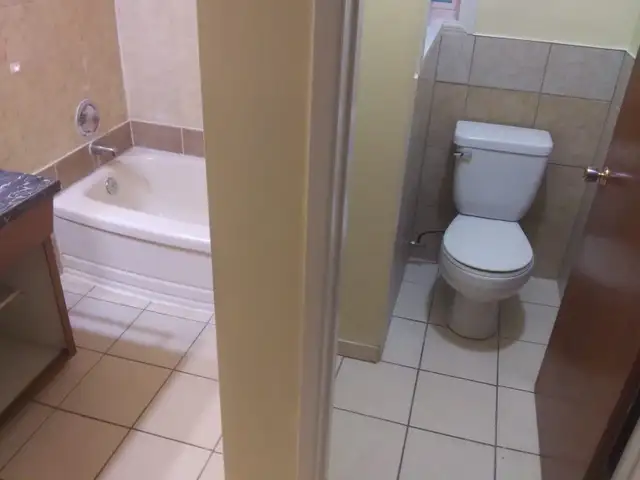 One Bedroom near Kingsway Mall, Downtown Edmonton - Photo 4