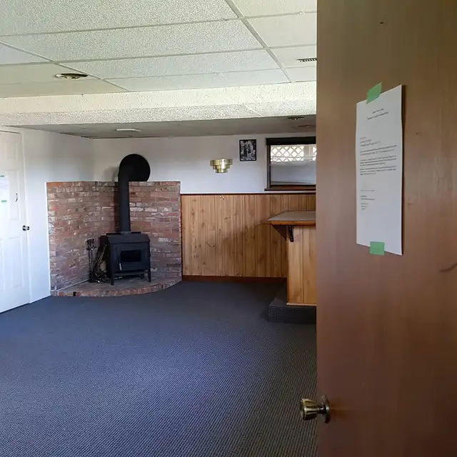 Basement for rent available from April 1, 2026 in Shawnessy - Photo 6